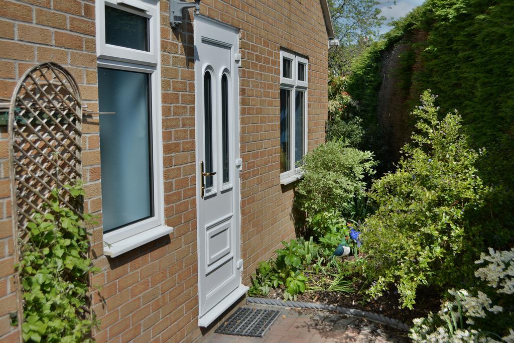 The Kiwi House Bed & Breakfast Sandbach Exterior photo