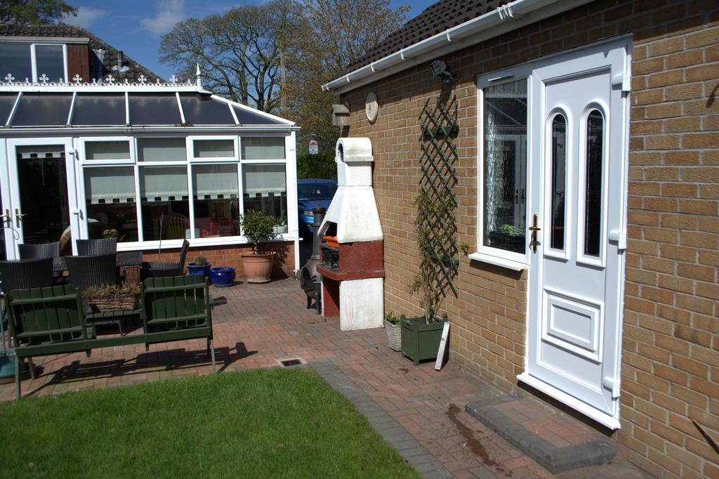 The Kiwi House Bed & Breakfast Sandbach Exterior photo