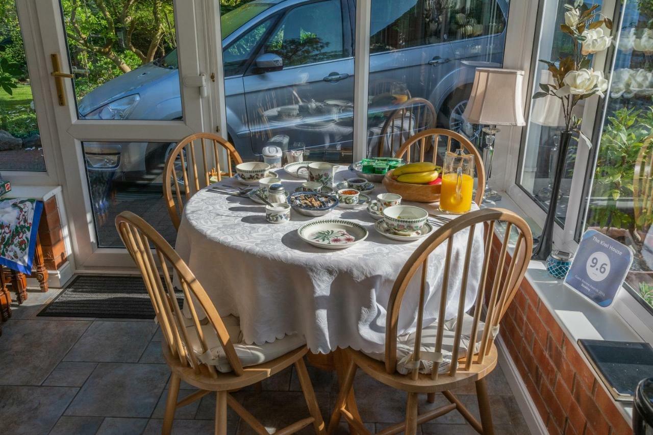 The Kiwi House Bed & Breakfast Sandbach Exterior photo
