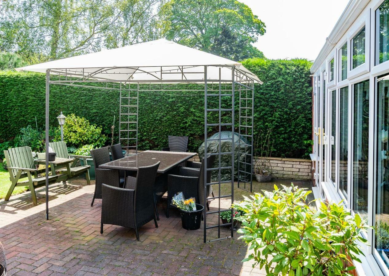The Kiwi House Bed & Breakfast Sandbach Exterior photo
