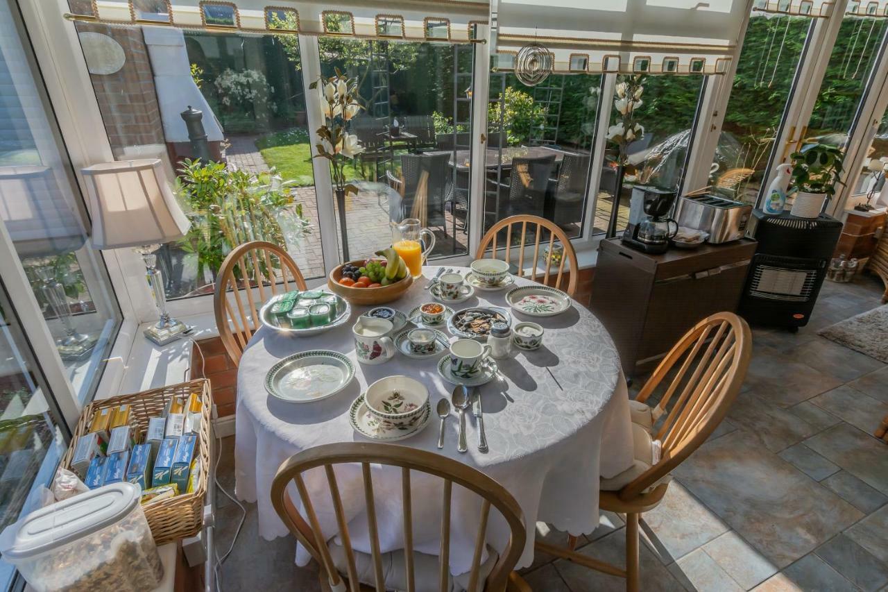 The Kiwi House Bed & Breakfast Sandbach Exterior photo