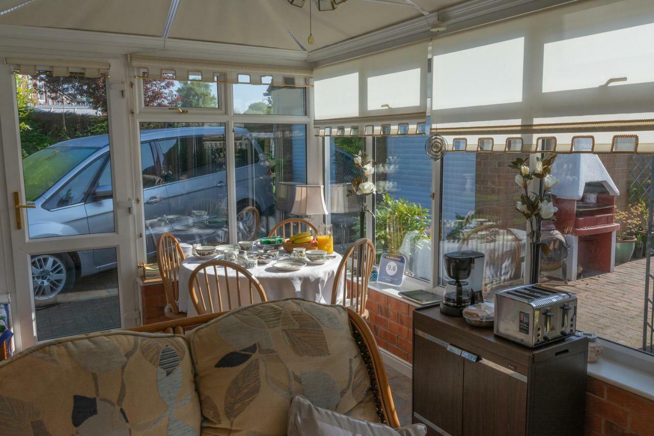 The Kiwi House Bed & Breakfast Sandbach Exterior photo