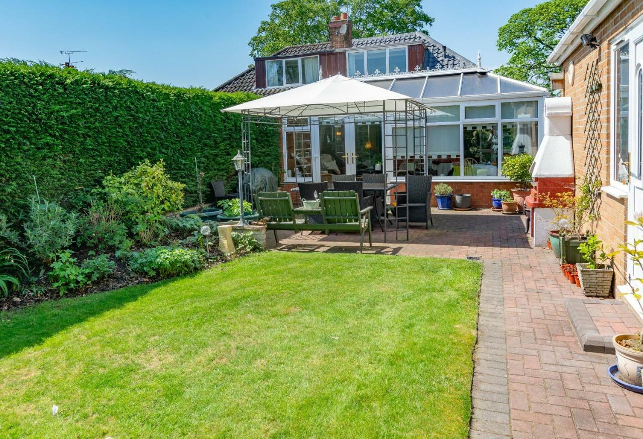 The Kiwi House Bed & Breakfast Sandbach Exterior photo